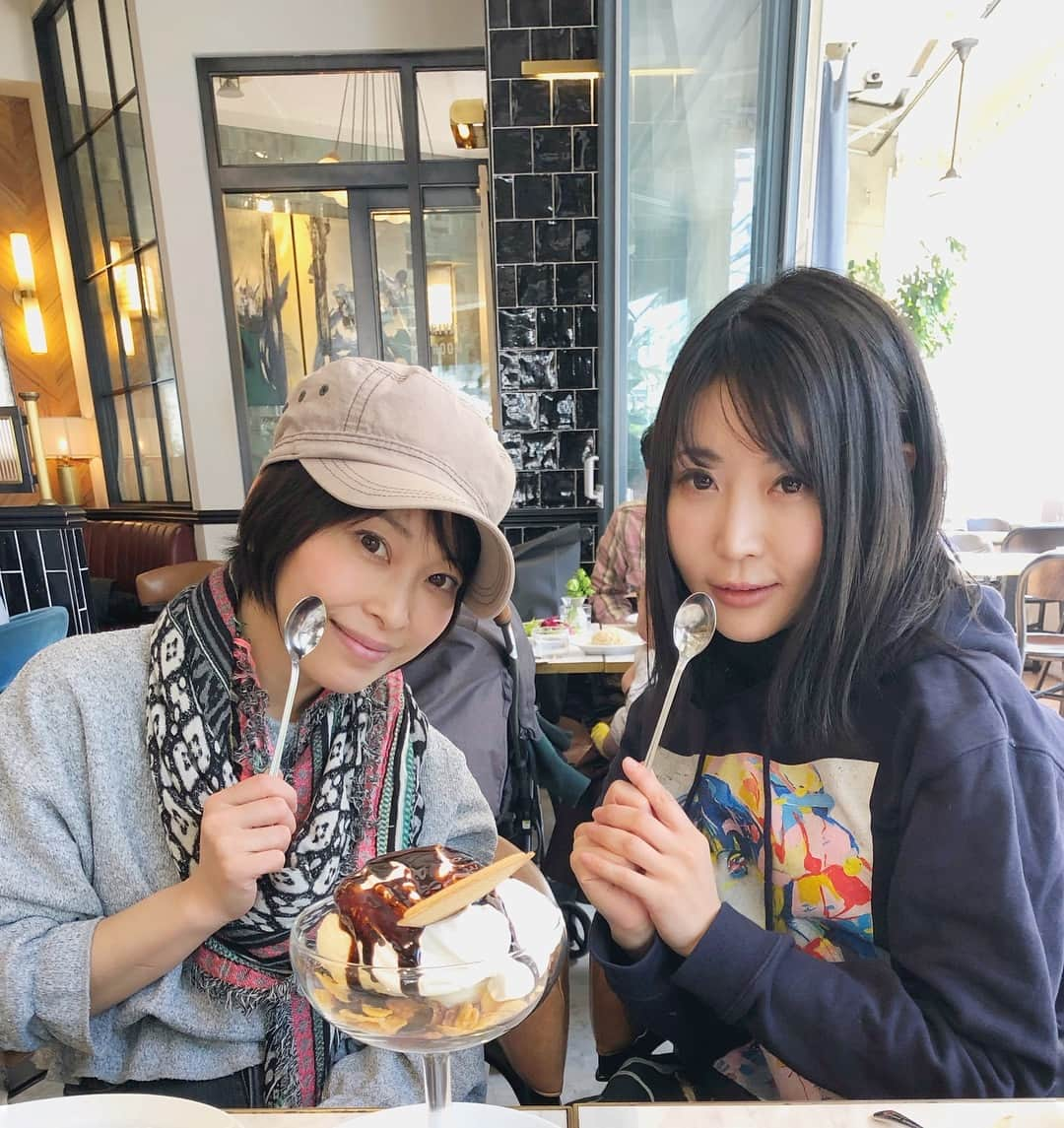 七菜乃さんのインスタグラム写真 - (七菜乃Instagram)「咲さん @otsukasaki_  との2人展  ニアリーイコールは 明日3/19からです！！！ 明日は2人とも在廊します☺️ 宜しくお願いします✨  ニアリーイコール展 ■東京会場■  開催日/2019.3.19-3.31  時間/11時-19時  場所/弘重ギャラリー 　東京都渋谷区恵比寿南２丁目10-4ART CUBE 　EBIS  B1F　ＴＥＬ  03-5722-0083 http://hiroshige-gallery.com ［在廊情報]  毎日どちらかの作家が在廊します。 土日祝日は２人が揃います。」3月18日 23時26分 - nananano.nano