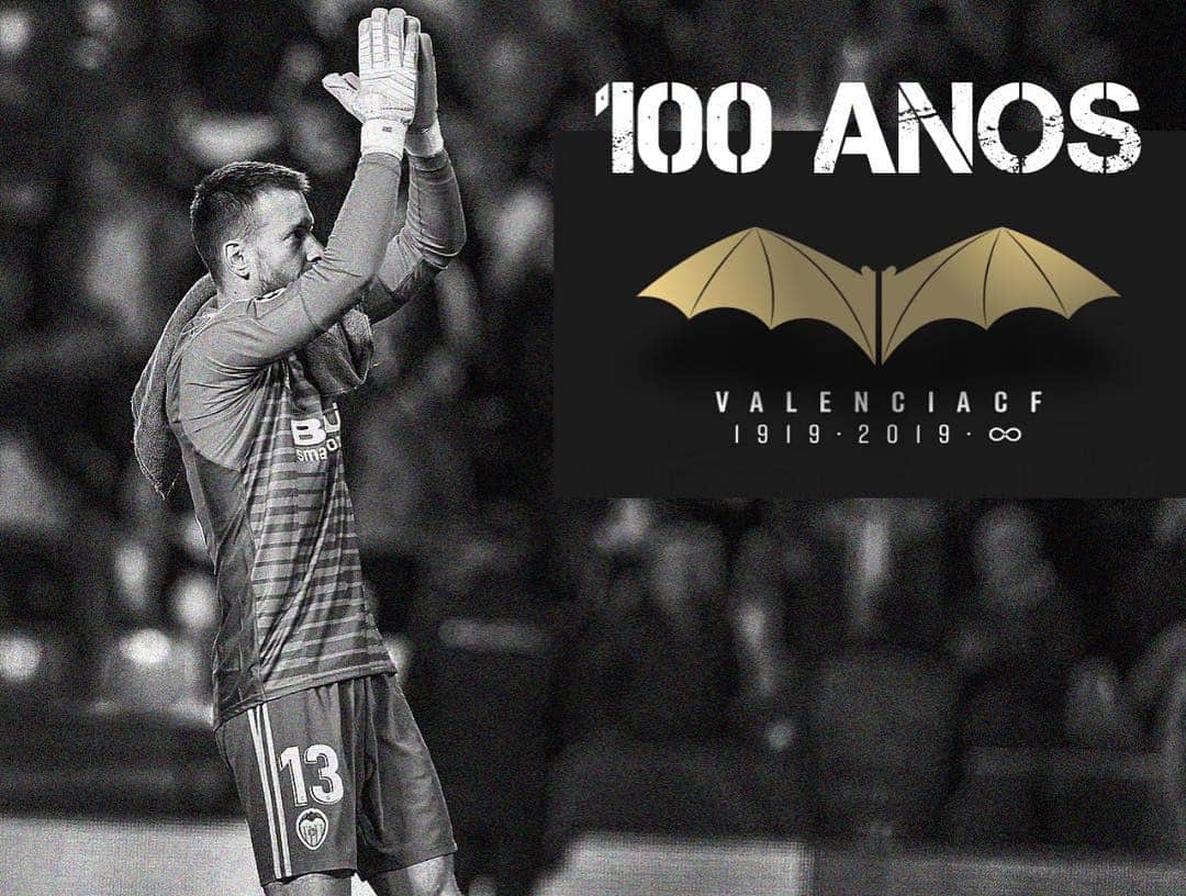 ノルベルト・ムラーラ・ネトのインスタグラム：「Orgullós per ser part de la història d’aquest club que vull molt, enhorabona pels 100 anys Valencia 🦇 #amunt #centenario」