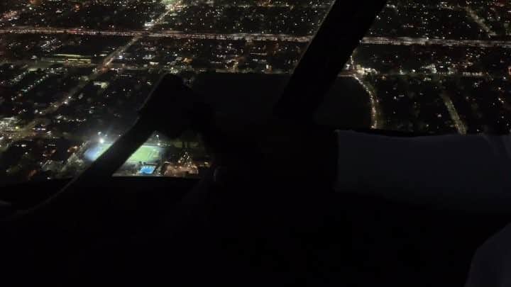 ラッセル・ウィルソンのインスタグラム：「Good Mornin’ World. 🌎 🚁  Song by: @Deandre408 “Catch”」