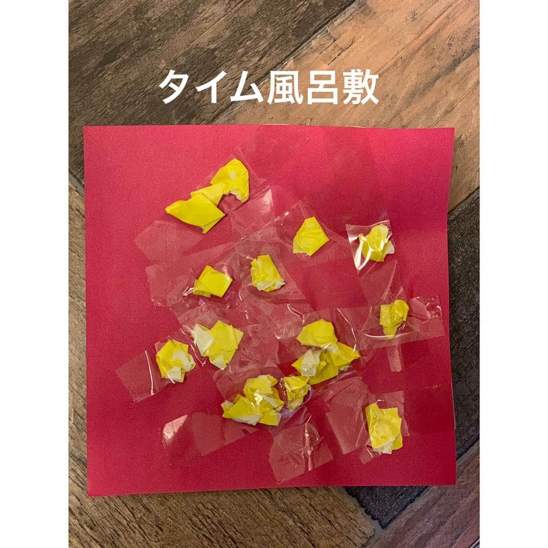 空木マイカさんのインスタグラム写真 - (空木マイカInstagram)「兄がドラえもんの道具作りにハマり、昨日は寝るまで作って、起きたらまたすぐ作って。そんな訳でポケットから道具が溢れています。 ・ 途中から自分の考えた道具も混じってきて、創作意欲はMAX👏ドラえもんすごいな😳✨✨ ・ 今朝は道具に溢れたポケットをお腹につけて保育園に行きました（笑） #お兄ちゃん作品集  #子どものいる暮らし  #5歳 #3歳」3月19日 10時26分 - maika_utsugi