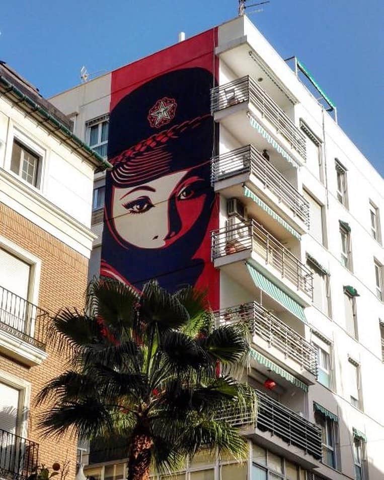 Shepard Faireyさんのインスタグラム写真 - (Shepard FaireyInstagram)「Thanks for the great shot of my "Mujer Fatale" mural in Malaga, Spain @d7606! In 2015 I had the opportunity to paint this mural in conjunction with my solo fine art show "Your Eyes Here" at the CAC.」3月19日 9時02分 - obeygiant