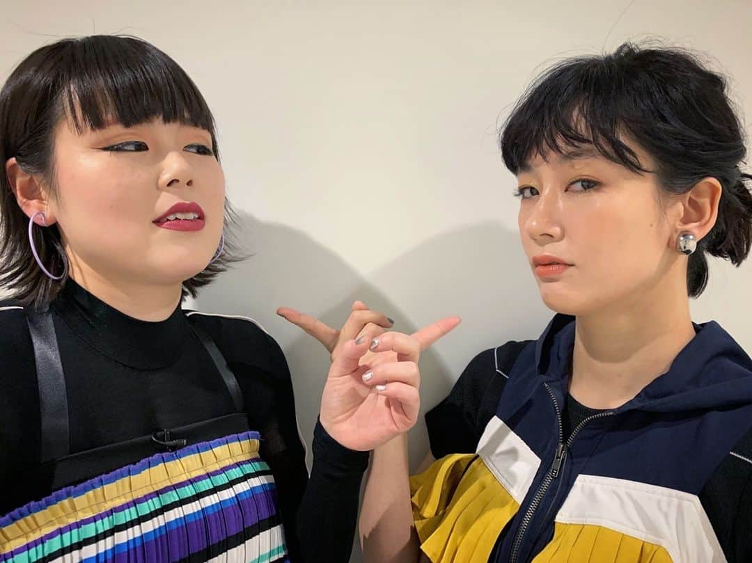 水川あさみのインスタグラム：「なんか 衣装が ちょっと かぶっちゃってん ですけど。」