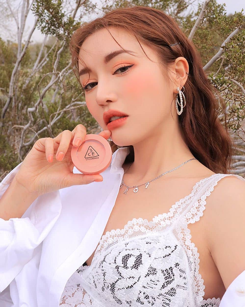 Official STYLENANDAさんのインスタグラム写真 - (Official STYLENANDAInstagram)「마치 내 볼인듯, 하지만 더 여리여리 예쁜 🍑컬러﻿ 3CE FACE BLUSH #PEACH SPLASH﻿ #3ce #3cemoodforblossom #stylenanda」3月19日 9時05分 - houseof3ce