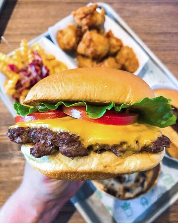 SHAKE SHACKさんのインスタグラム写真 - (SHAKE SHACKInstagram)「It's goin' down in Del Mar… Our 3rd San Diego Shack is officially open at @OnePaseo! Swing by 3705 Paseo Place to snag all your faves (cue the ShackBurger cravings 👆🤤), plus our Southern California-exclusive Roadside Double (a double Swiss cheeseburger topped with Dijon mustard + onions simmered in bacon + beer). 👌 (📷: @taylereatseverything) #shakeshack」3月19日 9時29分 - shakeshack