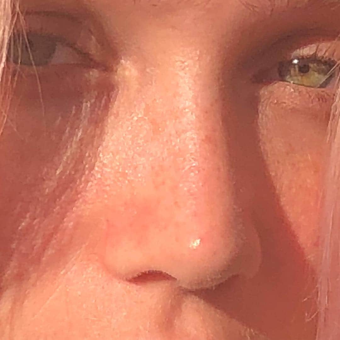 ケイリン・ルッソのインスタグラム：「All the red ❤️ Turns to pink 💖」