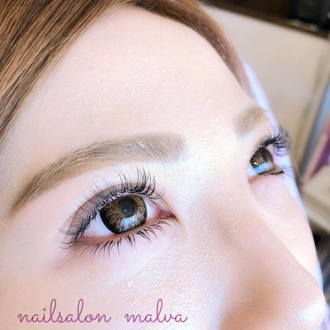 nailsalon malva（ネイルサロンマルヴァ）さんのインスタグラム写真 - (nailsalon malva（ネイルサロンマルヴァ）Instagram)「お客様マツエク上下デザイン♡ 上D C カール 太さ0.15ミリ 長さ9〜10ミリ 180本 下Jカール 太さ0.15ミリ 長さ6ミリ  です✨参考にしてみてください(*´꒳`*) nailsalon malva ➷原宿LINE@xes6130d ご予約はLINEよりお願いします♡ http://www.malvanail.com/sp/tokyo/price/eyelash.html  #malvaアイラッシュ#アイラッシュ#malva#マツエク#まつえく#メイク#まつエクデザイン#森絵里香#lashes#eye#まつげエクステ#まつエク#nail#eyelash#アイリスト#アイメイク#カラーエクステ#ブラウンエクステ#メイク#ネイル#まつげエクステつけ放題#アイリスト募集#makeup#まつ毛カール#まつ毛パーマ」3月19日 10時05分 - malva_nail