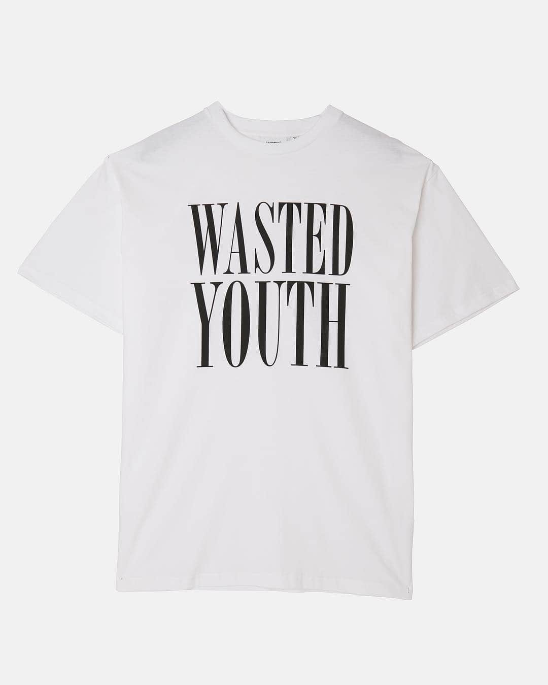 のインスタグラム：「For the Spring ‘19 collection we focused on how we wanted our t-shirts to fit. Our Conspiracy program offers the Mason T-shirt which is oversized inspired by the retro fit t-shirts in the 90’s. Available in-store and online. Link in bio.  #Wesc #superlativeconspiracy #Wescspring19 #wastedyouth #spring #oversized #retrofit #conspiracy #tshirt」