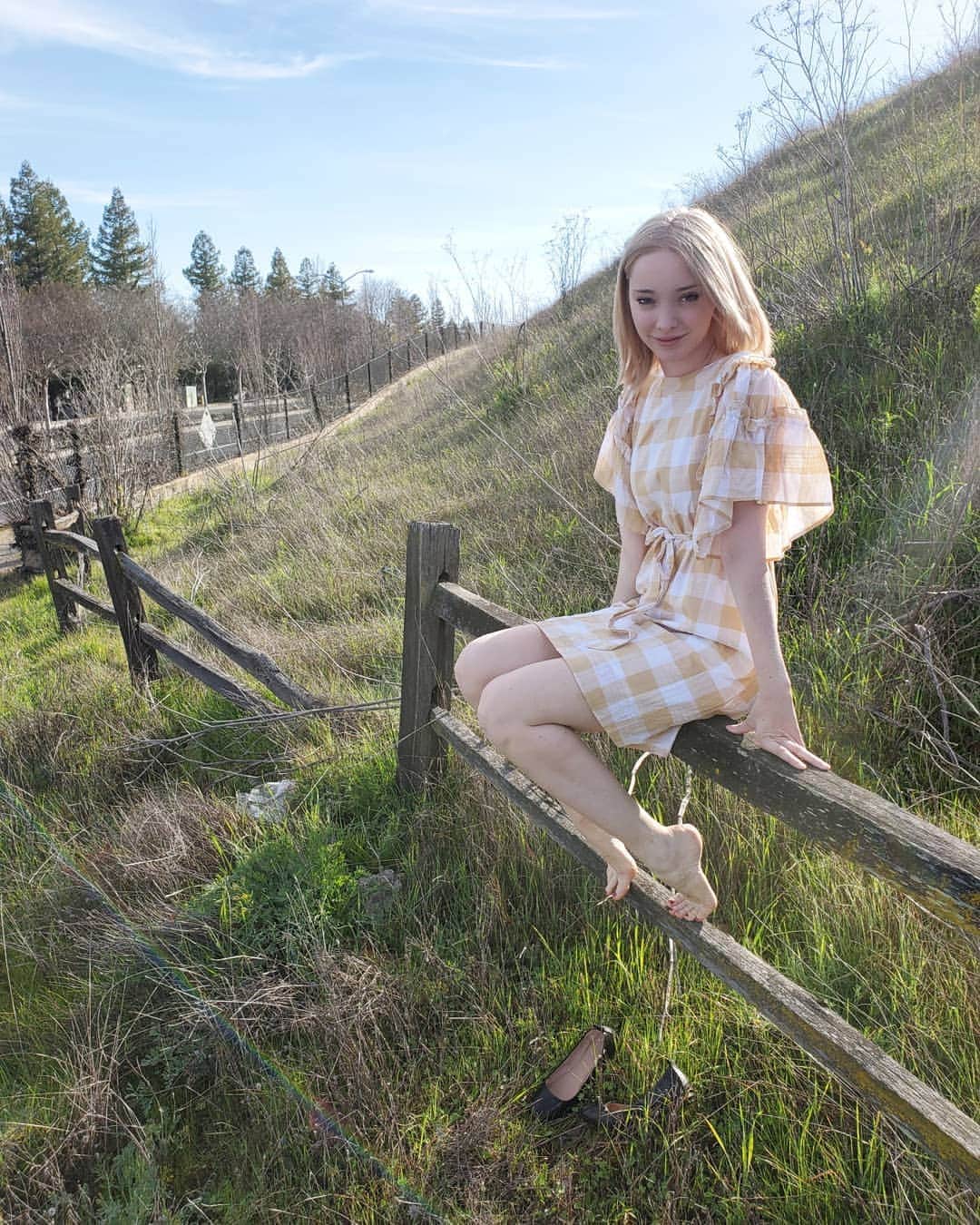 エマ・デュモンのインスタグラム：「Should I move to Kentucky and wear nothing but gingham?」