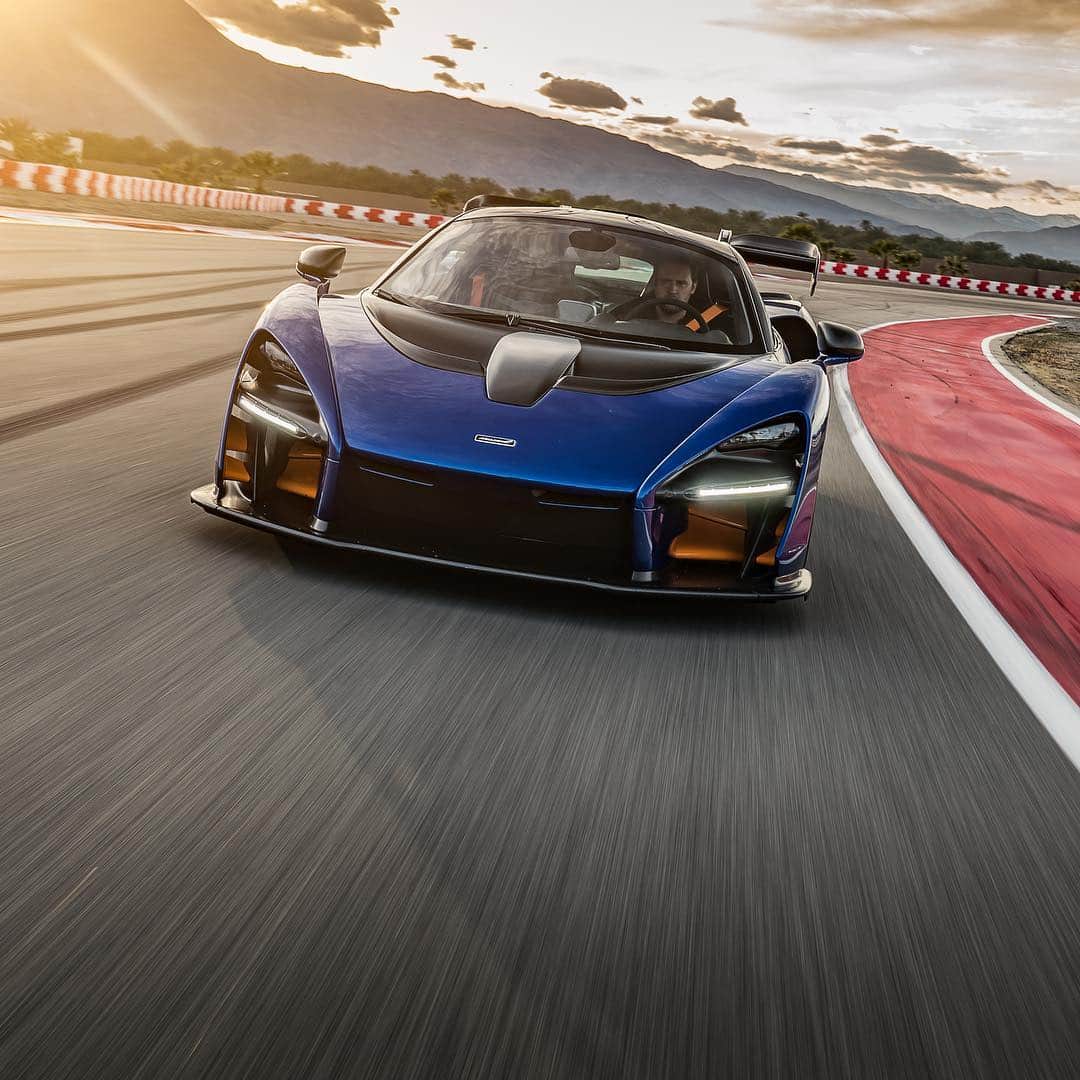 McLaren Automotiveさんのインスタグラム写真 - (McLaren AutomotiveInstagram)「With downforce and braking like this, you can corner with confidence. Do you know the stopping distance of the #McLarenSenna from 124 – 0 MPH? Photo credit @McLarenBeverlyhills. #McLarenInTheUSA」3月19日 1時32分 - mclarenauto