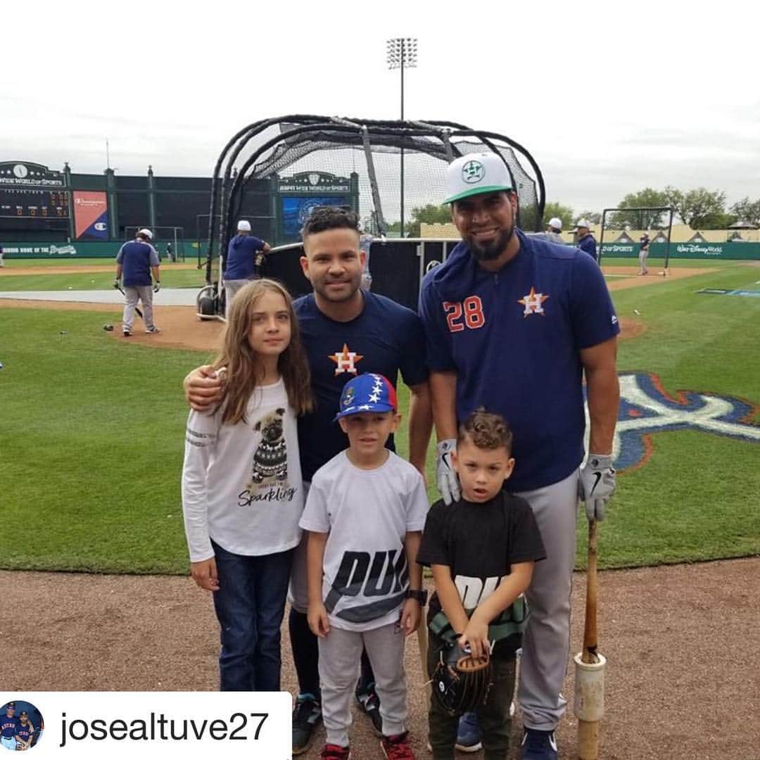 ロビンソン・チリノスのインスタグラム：「Que Dios te bendiga siempre tengo mucha Fe que pronto podrás disfrutar de tu País como lo hicieron tus padres.  #Repost @josealtuve27 ・・・ Venezuela debe liberarse pronto de muchas cosas, una de ellas sin duda es “la maldad”. Tuvimos  el honor de conocer a @mayaberryspear. Un alma pura de bondad y belleza, tan hermosa como su madre. Su vida es un milagro, como esos que necesitamos en nuestro país. ¡Qué Dios te Bendiga Maya!」