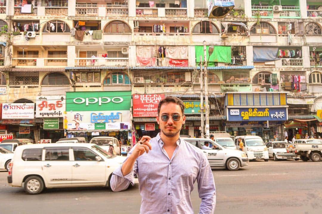 ベリッシモ・フランチェスコさんのインスタグラム写真 - (ベリッシモ・フランチェスコInstagram)「After a long hard working day a good Toscano Cigar for Roman Gladiator in Yangon Downtown 🇲🇲 ヤンゴンの下町を探索🐴👍 Che bello ragazze!😂👍 #ベリッシモ #料理研究家 #francescobellissimo #chef #tvchef #celebritychef #yangon #Myanmar #sexyman #italianstallion #イタリア人 #イタリアの種馬 #髭 #世界くらべてみたら #有吉反省会 #ヤンゴン #chefrock #chefcoatto #dettofattorai #masterchef #芸能人 #picoftheday #enjoylife」3月19日 1時38分 - bellissimoyoshi