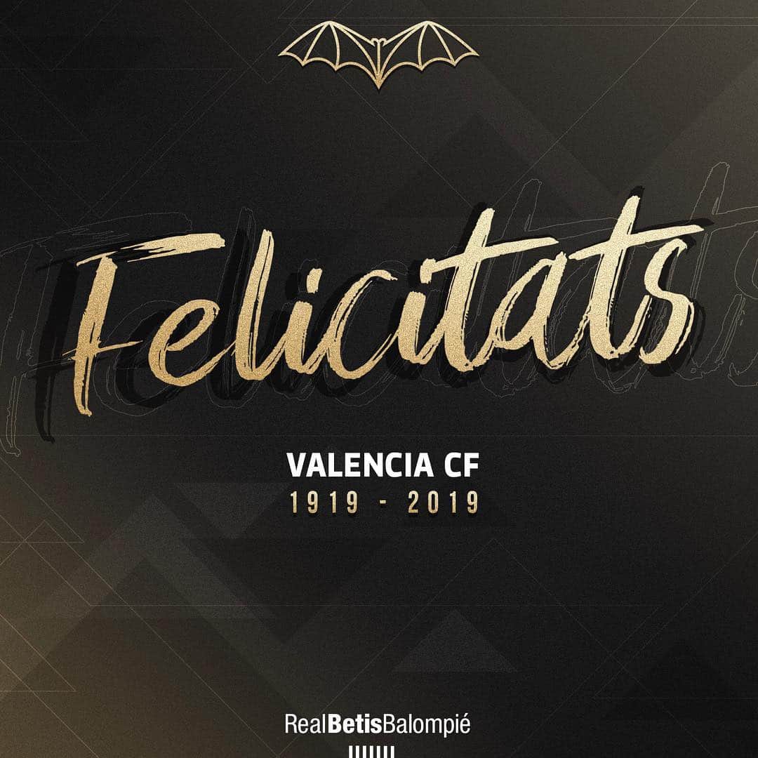 レアル・ベティスさんのインスタグラム写真 - (レアル・ベティスInstagram)「El murciélago se nos hace mayor, pero sigue tan joven y grande como el primer día 🦇🎂 Que el fútbol español siga disfrutando de vosotros muchos años más 💯😃 ¡Felicidades, @valenciacf! 🎁🎉 -- The bat is growing older but still look as young and big as in the day of its birth 🦇🎂 Hopefully, Spanish football will continue enjoying you for many years to come 💯😃 Happy Birthday, Valencia CF!  #VCFCentenari #UnSentimentEtern」3月19日 1時52分 - realbetisbalompie