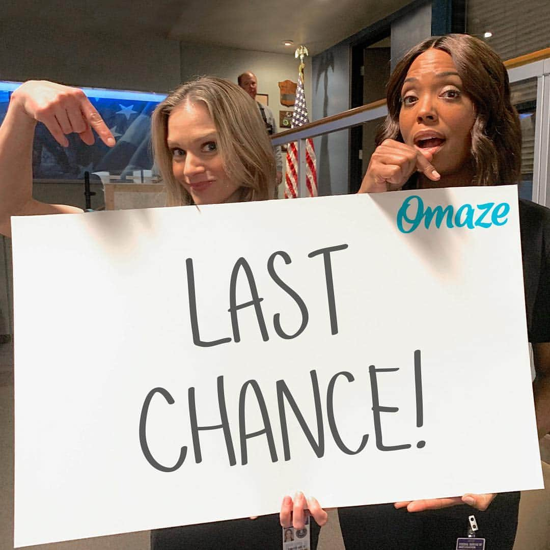 A・J・クックのインスタグラム：「LAST CHANCE! You. Me. @aishtyler. All hanging out on the @Crimmindscbs set together! The only thing left to solve is why you haven’t entered yet. Support The Innocent Lives, a great cause & head to my bio link or omaze.com/criminalminds for your chance to win. @omazeworld #onlyatomaze」