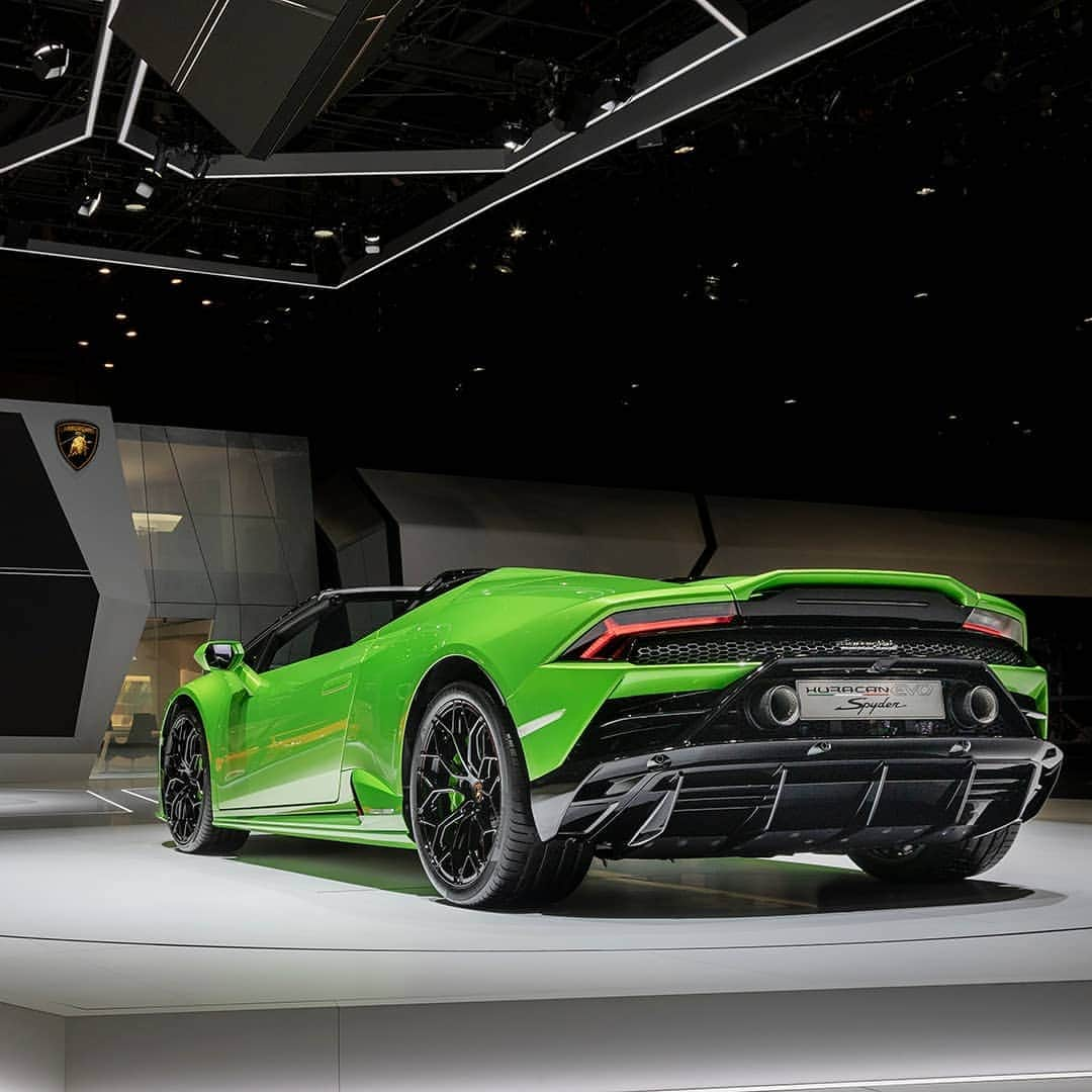 ランボルギーニさんのインスタグラム写真 - (ランボルギーニInstagram)「Precious things created to amplify your everyday life. Lamborghini Huracán EVO Spyder and @Roger_Dubuis at @GimsSwiss. #Lamborghini #RogerDubuis #HuracanEVOSpyder #GIMS2019 #GimsSwiss」3月19日 2時00分 - lamborghini