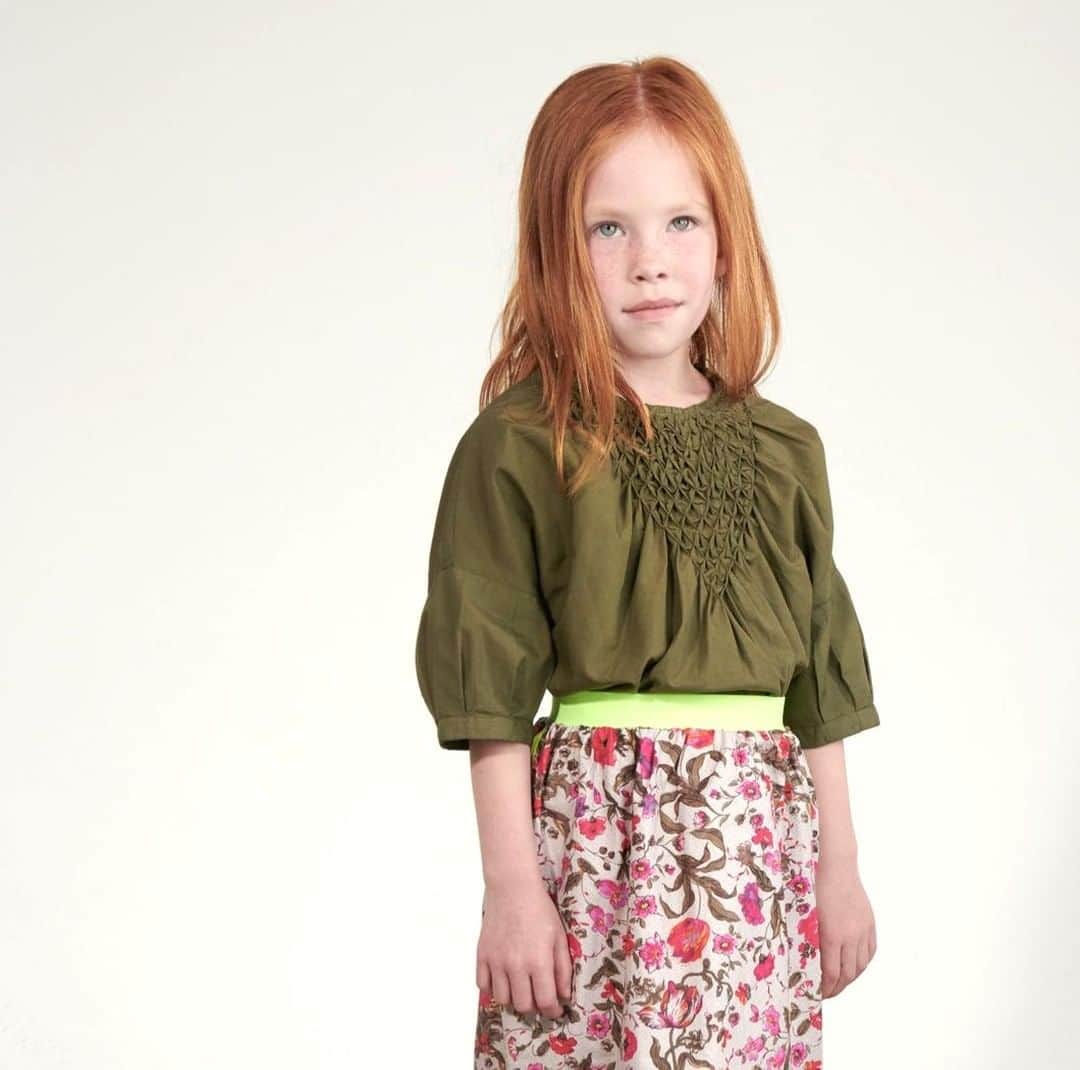 のインスタグラム：「Discover a colorful surprise - This skirt is reversible so super easy to mix and match. See insta stories for the other side of this skirt ❤️💚💛💜⁣ ⁣ #oilily #oililyworld #newcollection」