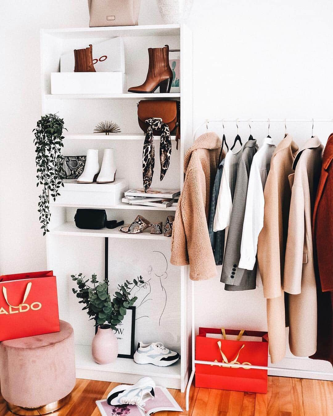 ALDO shoesさんのインスタグラム写真 - (ALDO shoesInstagram)「Closet full of new arrivals. Tap to shop @justinebrouill’s collection. #ClosetGoals #AldoShoes #AldoCrew」3月19日 2時10分 - aldo_shoes