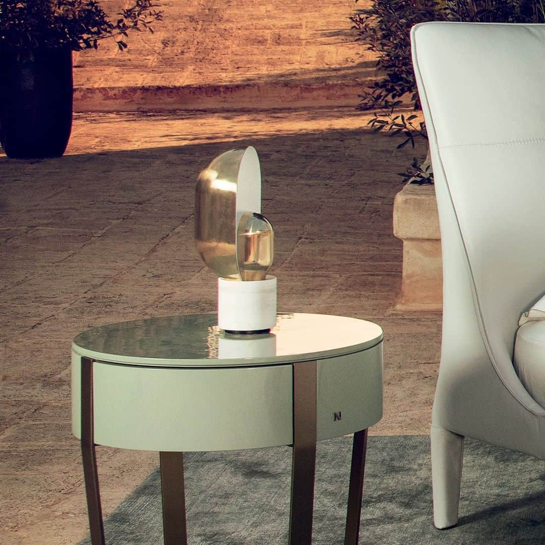 Natuzzi Officialさんのインスタグラム写真 - (Natuzzi OfficialInstagram)「Through a unique design, luxury finishings and materials, Galileo lamp lights up your living with intensity and fascinating effects of light and shadow. #Natuzzi #NatuzziItalia #comfort #elegance #design #lifestyle #style #furniture #homefurniture #madeinitaly #living #interiordesign #decor #furnituredesign #homedesign #inspiration #interior #instadesign #designlovers #italianstyle #homedecor #lovedesign #designers #designer」3月19日 2時33分 - natuzzi