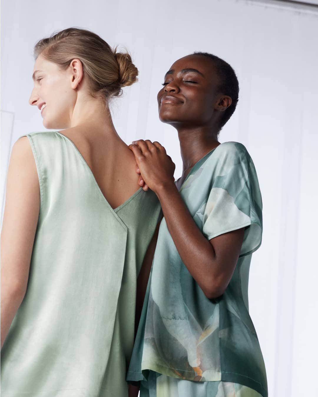 Oyshoさんのインスタグラム写真 - (OyshoInstagram)「OYSHO IONS New homewear collection  Oysho presents a new homewear collection made of innovate fabrics with wellness benefits.」3月19日 2時33分 - oysho