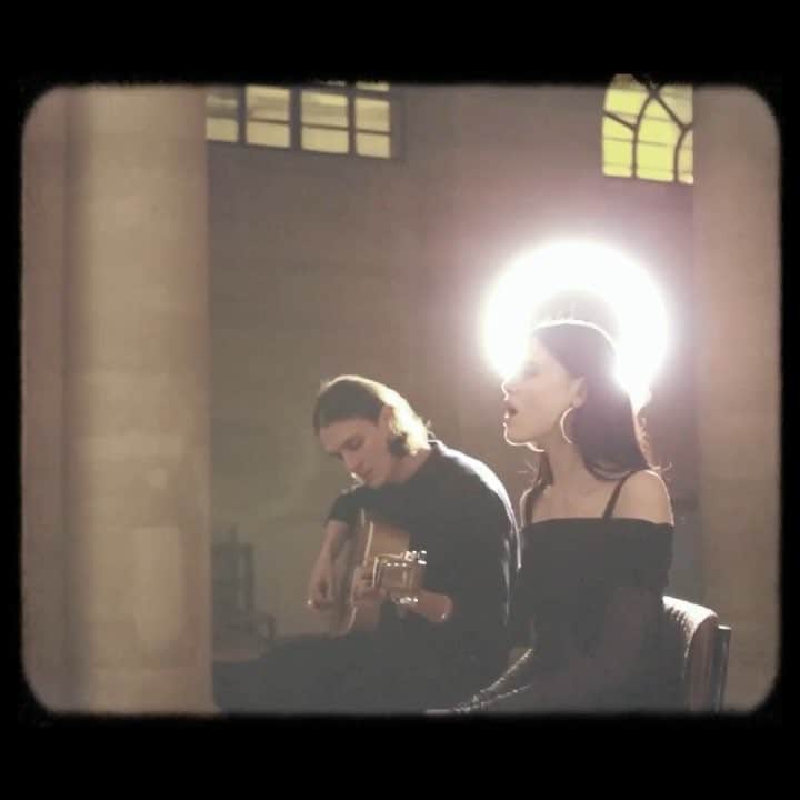 クリスティナ・バザンのインスタグラム：「Another snippet from the latest acoustic session of “The Devil” that we recorded a few weeks ago, thanks again for all your reactions and messages. Most definitely want to do more acoustic content. ✨ With @martinrocchia / @e47records P.S Don’t miss getting your hands on the new vinyl of #EPHV1 available now (link in bio) 🎶」