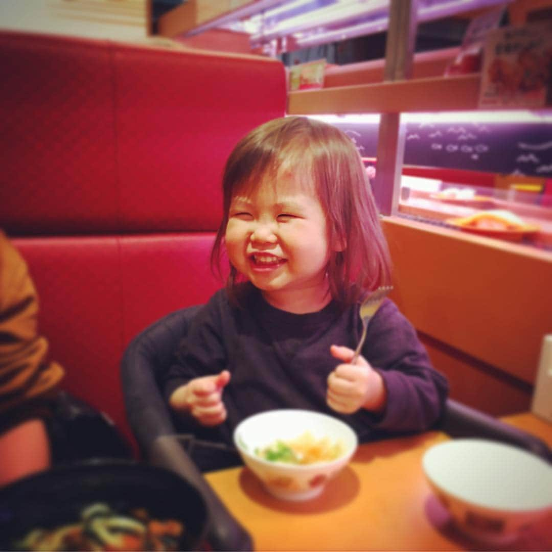 篠宮暁さんのインスタグラム写真 - (篠宮暁Instagram)「食っちゃ寝。」3月19日 2時40分 - shinomiyaakira