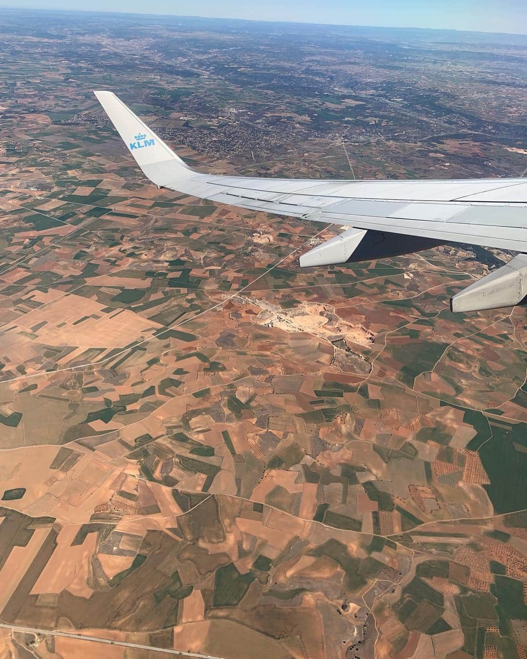 KLMオランダ航空さんのインスタグラム写真 - (KLMオランダ航空Instagram)「These views 😍 #KLM #RoyalDutchAirlines #flyKLM 📸 by @bartbaretta⁣⠀ ⁣•⠀ •⠀ •⠀ ⁣#windowview #viewfromabove #flying #fly #flyingover #view #views #amazing #madrid #travelling #travelgram #travel #spain」3月19日 2時44分 - klm