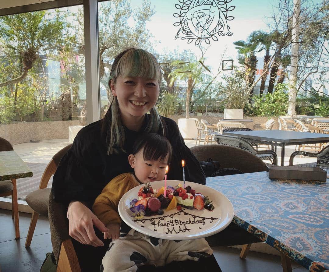 maatamagosanのインスタグラム：「美味しいものをたくさん食べていっぱい遊んだ楽しい誕生日でした🎂娘と一緒に寝落ちてた😴すやー」