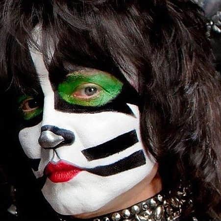 KISSさんのインスタグラム写真 - (KISSInstagram)「HOAX! Eric Singer is absolutely fine and there is no truth to any fake health reports. There is no stopping us and we will take down Montreal tomorrow night!」3月19日 2時52分 - kissonline