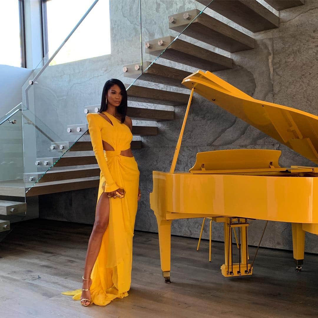 のインスタグラム：「Dressed and ready @monicarosestyle @julienmacdonald」