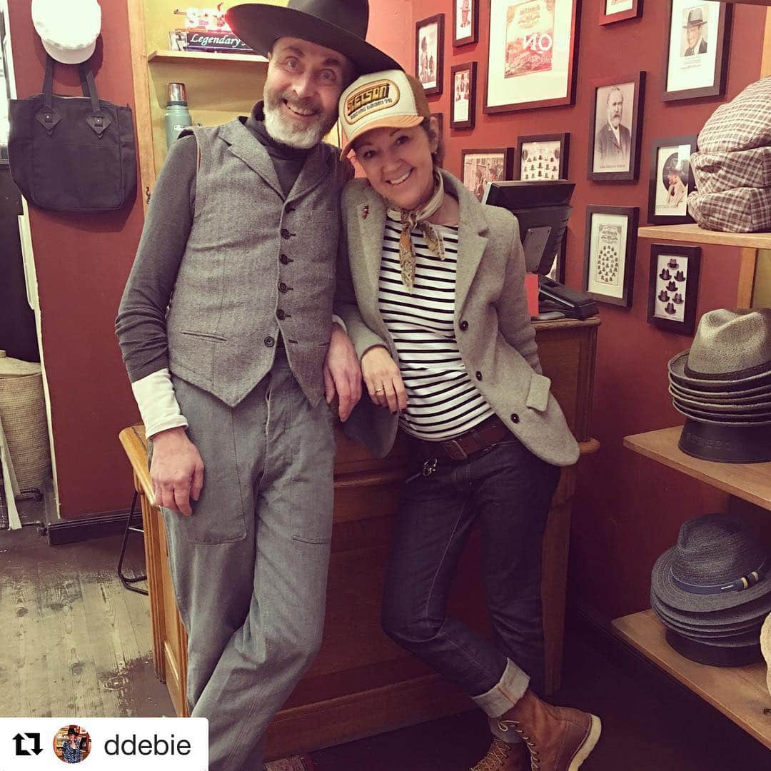 のインスタグラム：「#Repost @ddebie ・・・ WORK IS FUN... when Hartwig pops down for a chat. #stetson #store #berlin #truckercap #signature #hat #cap #vintage @jeanshop  jeans looking great.」