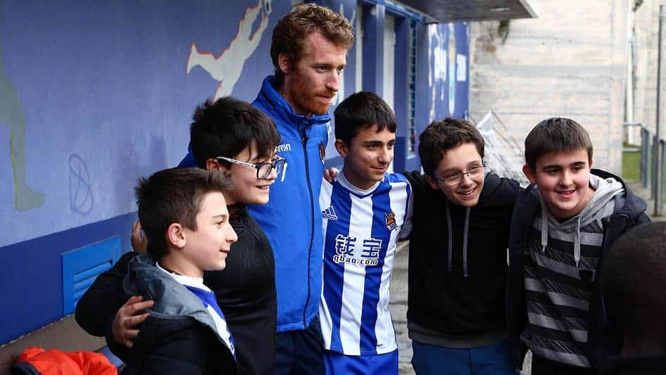 レアル・ソシエダさんのインスタグラム写真 - (レアル・ソシエダInstagram)「Eskerrik asko Mutriku!!! 💙⚪️ . #RealSociedad #Football #NikEzDutBigarrenTalderik #YoNoTengoSegundoEquipo」3月19日 3時33分 - realsociedad