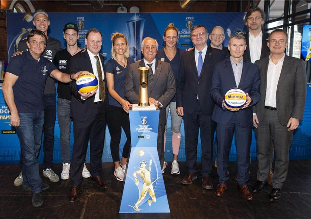 マルガレーテ・コズーフさんのインスタグラム写真 - (マルガレーテ・コズーフInstagram)「Looks like Hamburg is more than ready to host a fantastic 2019 FIVB BEACH VOLLEYBALL WORLD CHAMPIONSHIPS😍. Looking forward to compete and to live the dream 🙏🏼 #pressconference #hamburg #hamburg2019 #worldchampionships #sport #dream #beachvolleyball 📸 @malte_christians 📸 @thorge.huter」3月19日 3時39分 - maggiekozuchofficial_