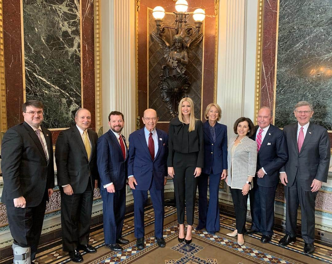 イヴァンカ・トランプさんのインスタグラム写真 - (イヴァンカ・トランプInstagram)「We look forward to working with bipartisan Members of Congress on comprehensive #HigherEducationAct reform to make higher education more affordable, flexible and outcome-oriented, including: ▪️Simplifying student loan repayment. ▪️Allowing low-income students/workers to use Pell Grants for short-term, high-quality programs. ▪️ Enhancing outcome-based  transparency. ▪️Expanding Fed aid for workforce training to prisoners eligible for release. #NationalCouncilfortheAmericanWorker」3月19日 3時41分 - ivankatrump