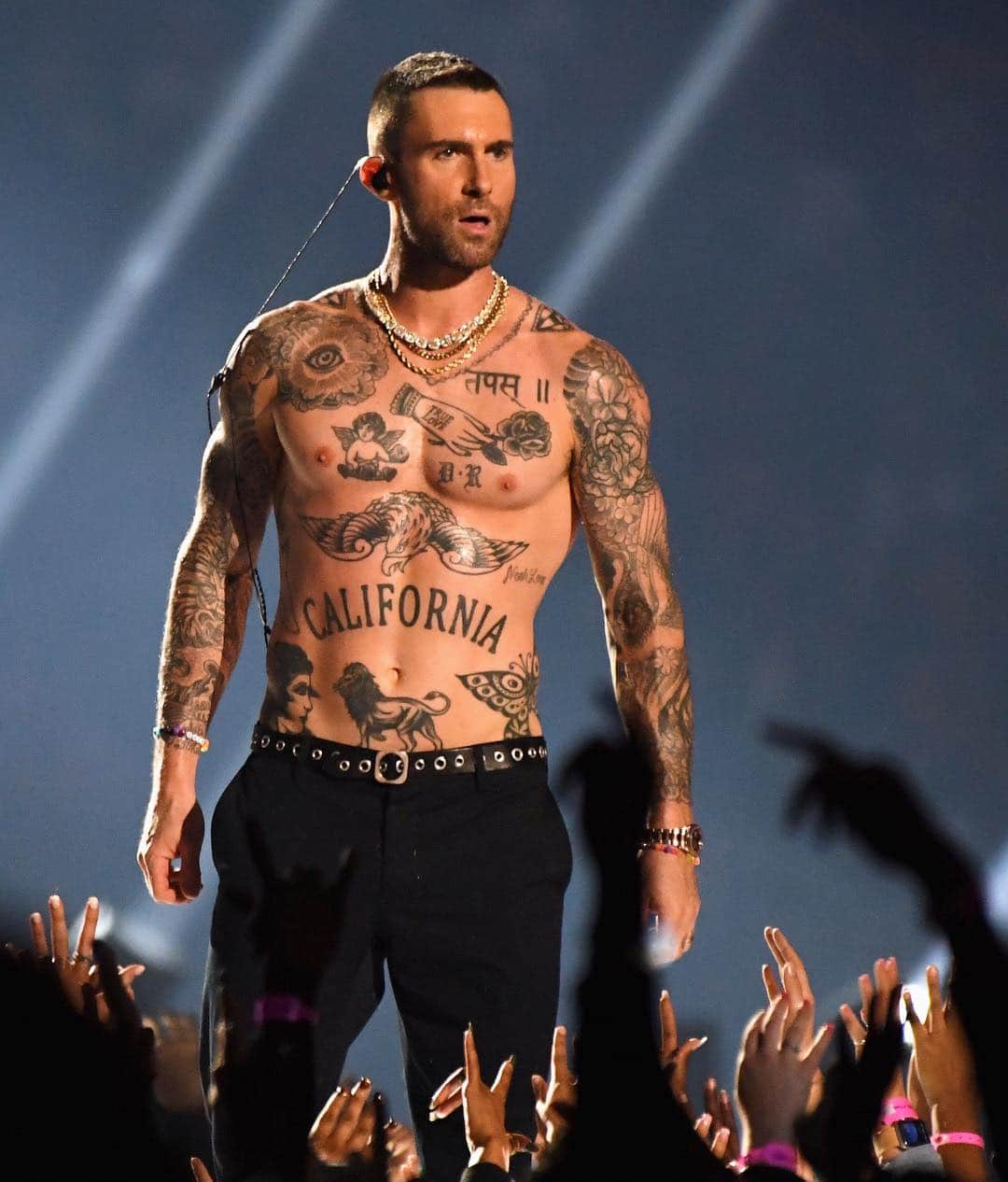 Cosmopolitanさんのインスタグラム写真 - (CosmopolitanInstagram)「HBD to the man who gave us Sunday mornings 😉 (and also these pecs 🔥) #AdamLevine」3月19日 3時51分 - cosmopolitan