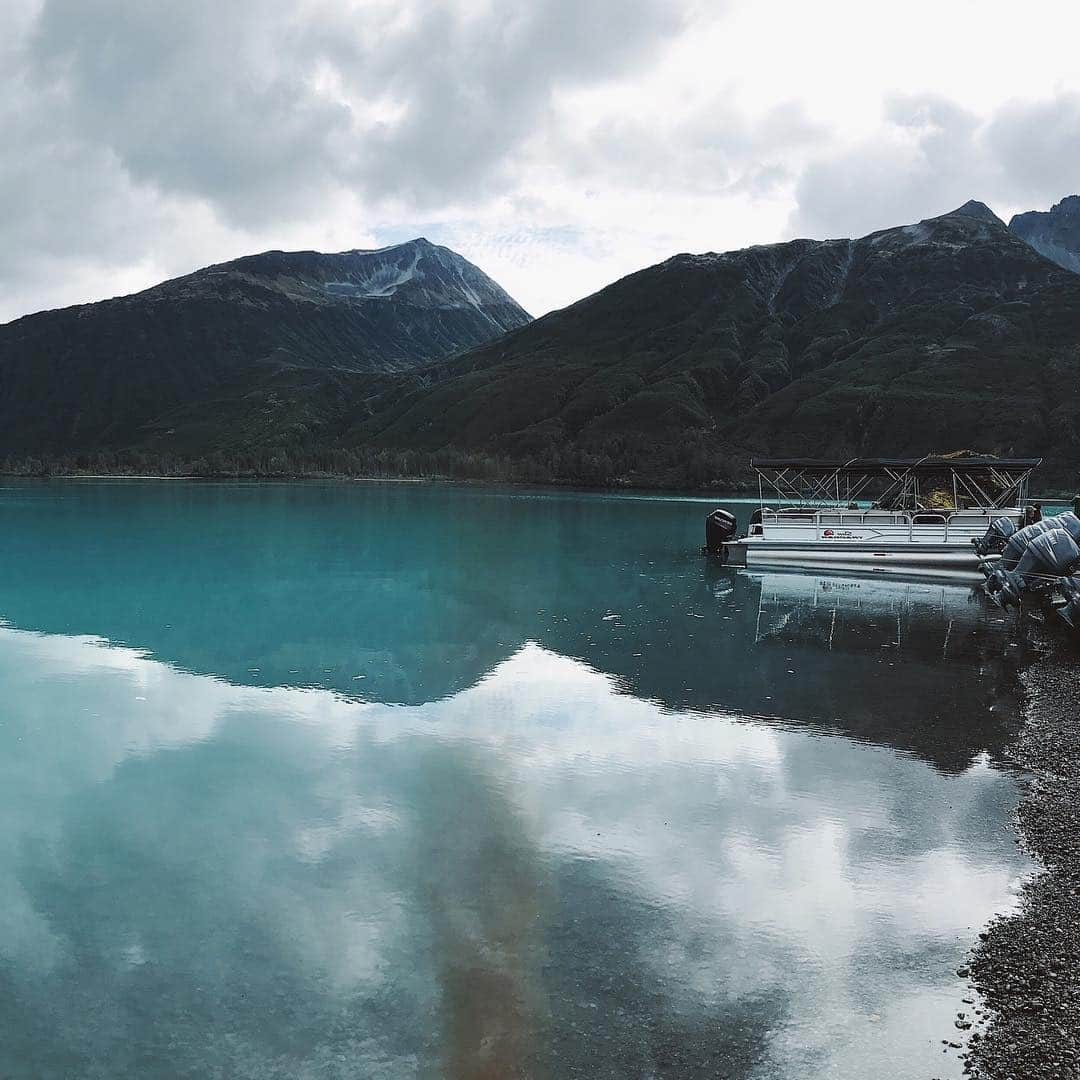 Kyle Kuiperさんのインスタグラム写真 - (Kyle KuiperInstagram)「One of my favorite places I’ve ever gotten to visit and experience. Lake Clark National Park is the 3rd Least-Visited National Park with roughly only 22,000 people visiting it each year. (To compare, Yellowstone had 4.1 million visitors last year) 📷: @sonyalpha #alphacollective」3月19日 3時45分 - kdkuiper