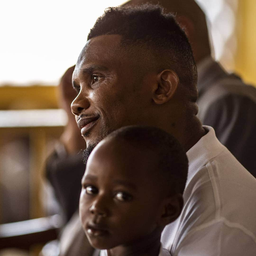 FIFAワールドカップさんのインスタグラム写真 - (FIFAワールドカップInstagram)「This little boy is called Divan. Today he became best friends with a ⚽️ legend. How? Find out @fifafoundation. Give them a follow. 📸🤗」3月19日 3時45分 - fifaworldcup