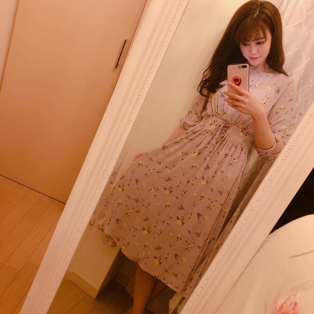 薄井美樹さんのインスタグラム写真 - (薄井美樹Instagram)「． ． 私服 👗 ． ラベンダー色の 花柄ワンピース🎶 ． ． #みいこーで」3月19日 3時52分 - mikiusui_211