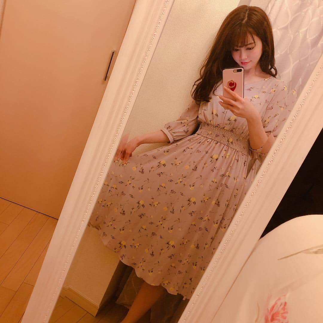 のインスタグラム：「． ． 私服 👗 ． ラベンダー色の 花柄ワンピース🎶 ． ． #みいこーで」