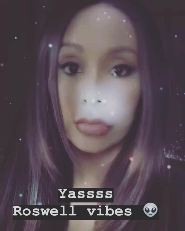 ニコール・ ポリッツィのインスタグラム：「👽🙌🏽 #LizParker」