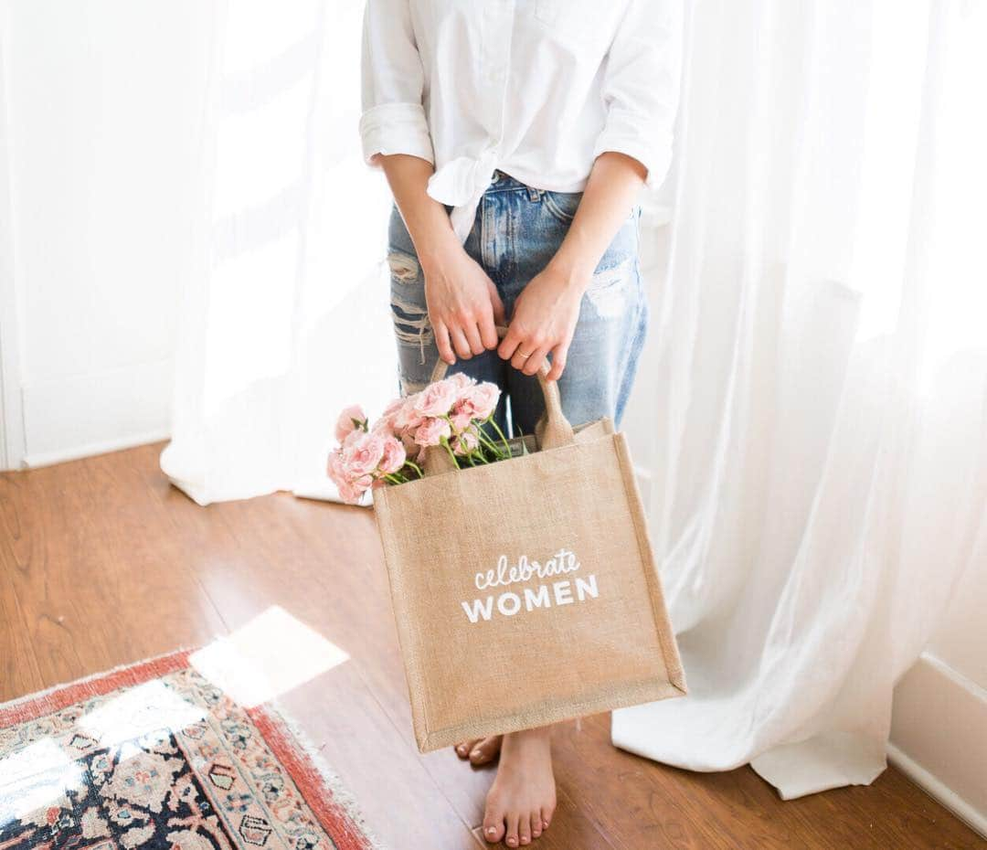 The Little Marketさんのインスタグラム写真 - (The Little MarketInstagram)「Celebrate Women's History Month by making a purchase from The Little Market. Your support empowers women all over the world through dignified income opportunities. Tap to shop our new PURPOSEfull TOTE.」3月19日 4時00分 - thelittlemarket