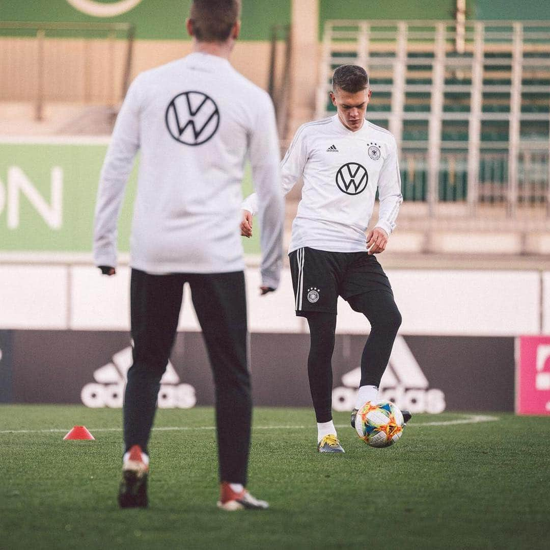 マティアス・ギンターさんのインスタグラム写真 - (マティアス・ギンターInstagram)「Training @dfb_team ⚽️💪」3月19日 3時57分 - matzeginter28