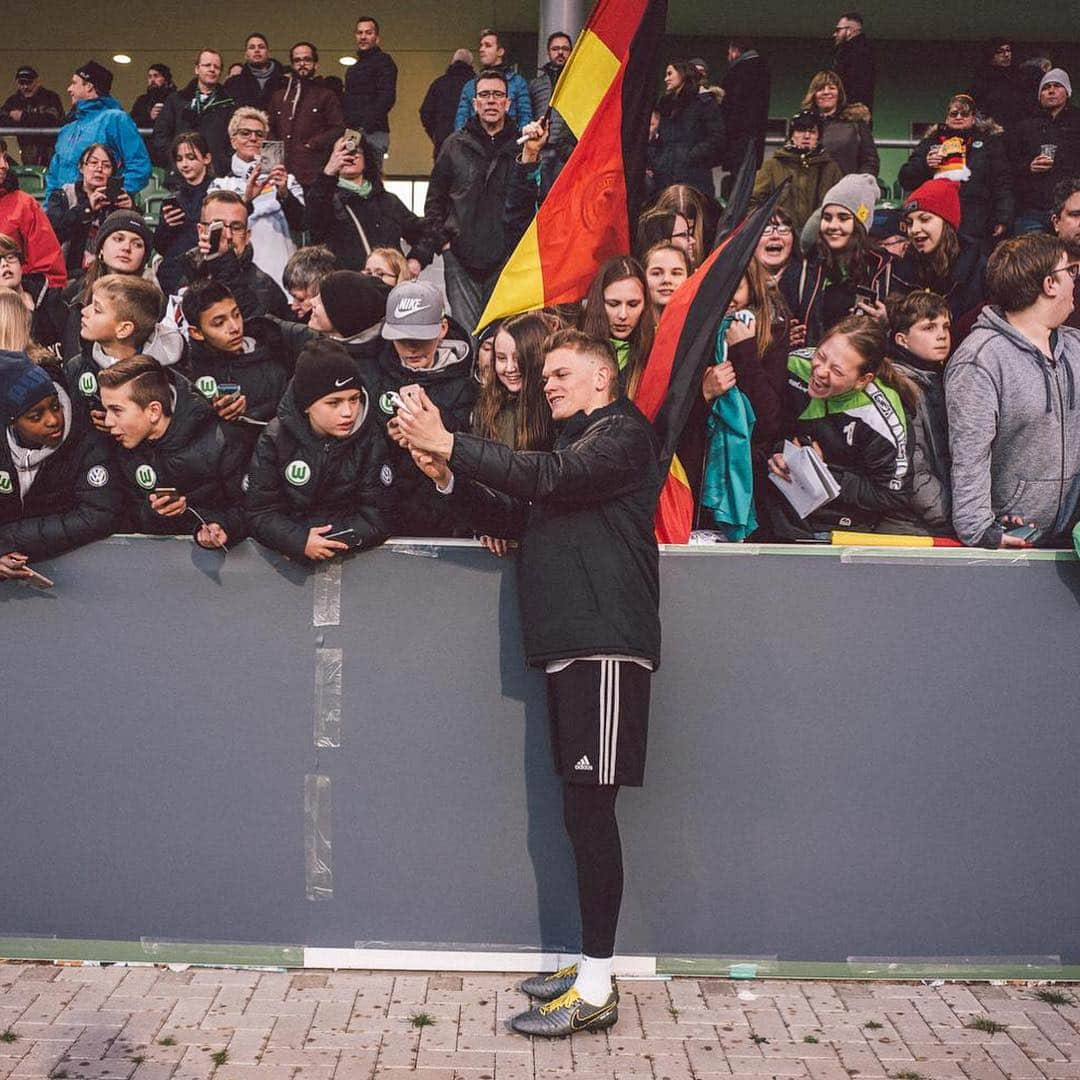 マティアス・ギンターさんのインスタグラム写真 - (マティアス・ギンターInstagram)「Training @dfb_team ⚽️💪」3月19日 3時57分 - matzeginter28