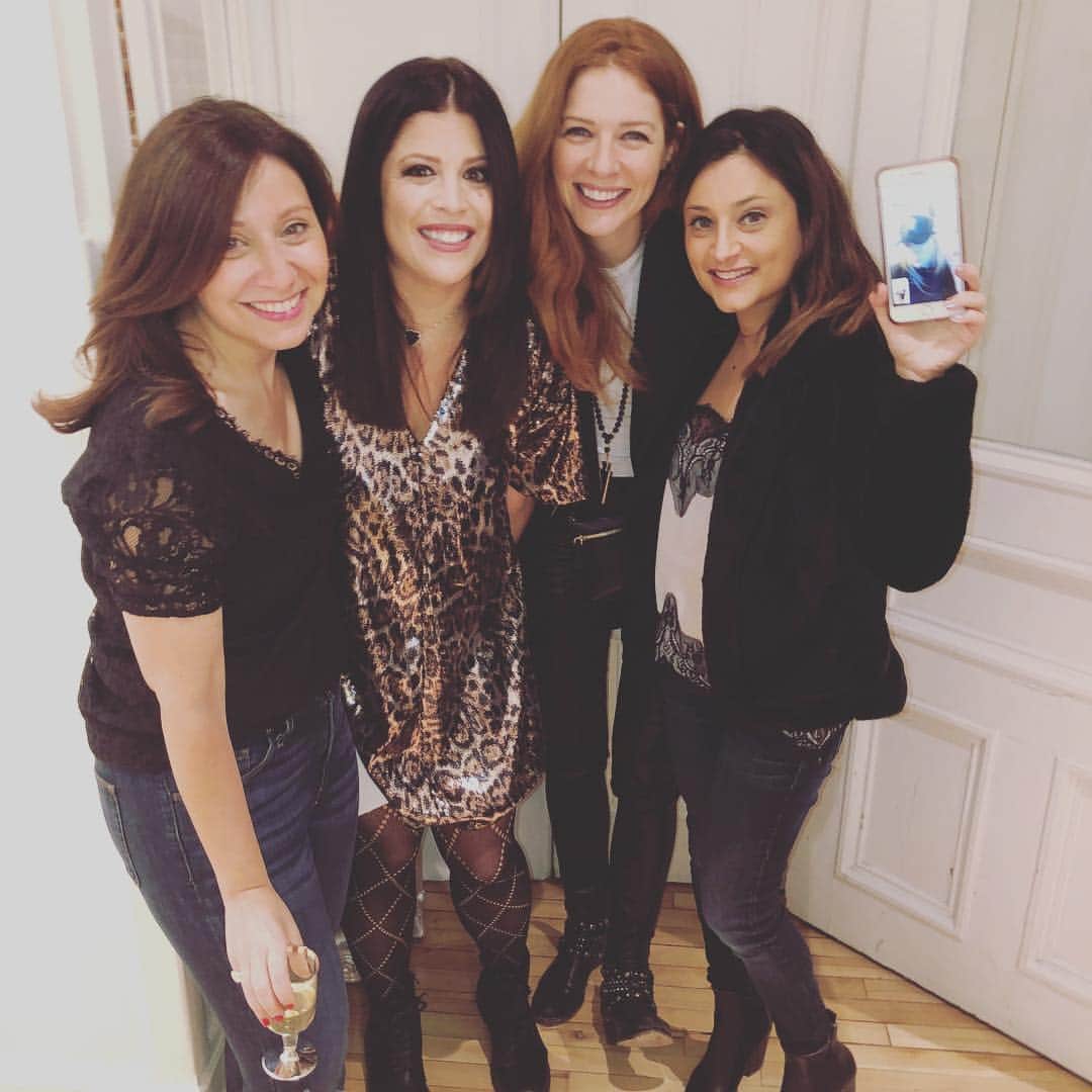 のインスタグラム：「If you have hometown friends, the ones who know where all the bodies are buried and love you and accept you and grow with you anyway, do everything in your power to keep them. It’s the people who TRULY know us and still give love that give life meaning. #friendship #women #blessed」
