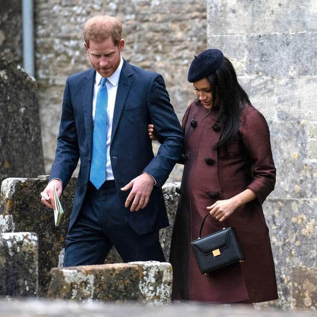 People Magazineさんのインスタグラム写真 - (People MagazineInstagram)「#MeghanMarkle and #PrinceHarry joined #QueenElizabeth for the christening of #ZaraTindall's daughter, Lena. Tap the bio link for more on Harry's latest key role: godfather. ❤️ | 📷: Andrew Lloyd/SplashNews.com」3月19日 4時19分 - people