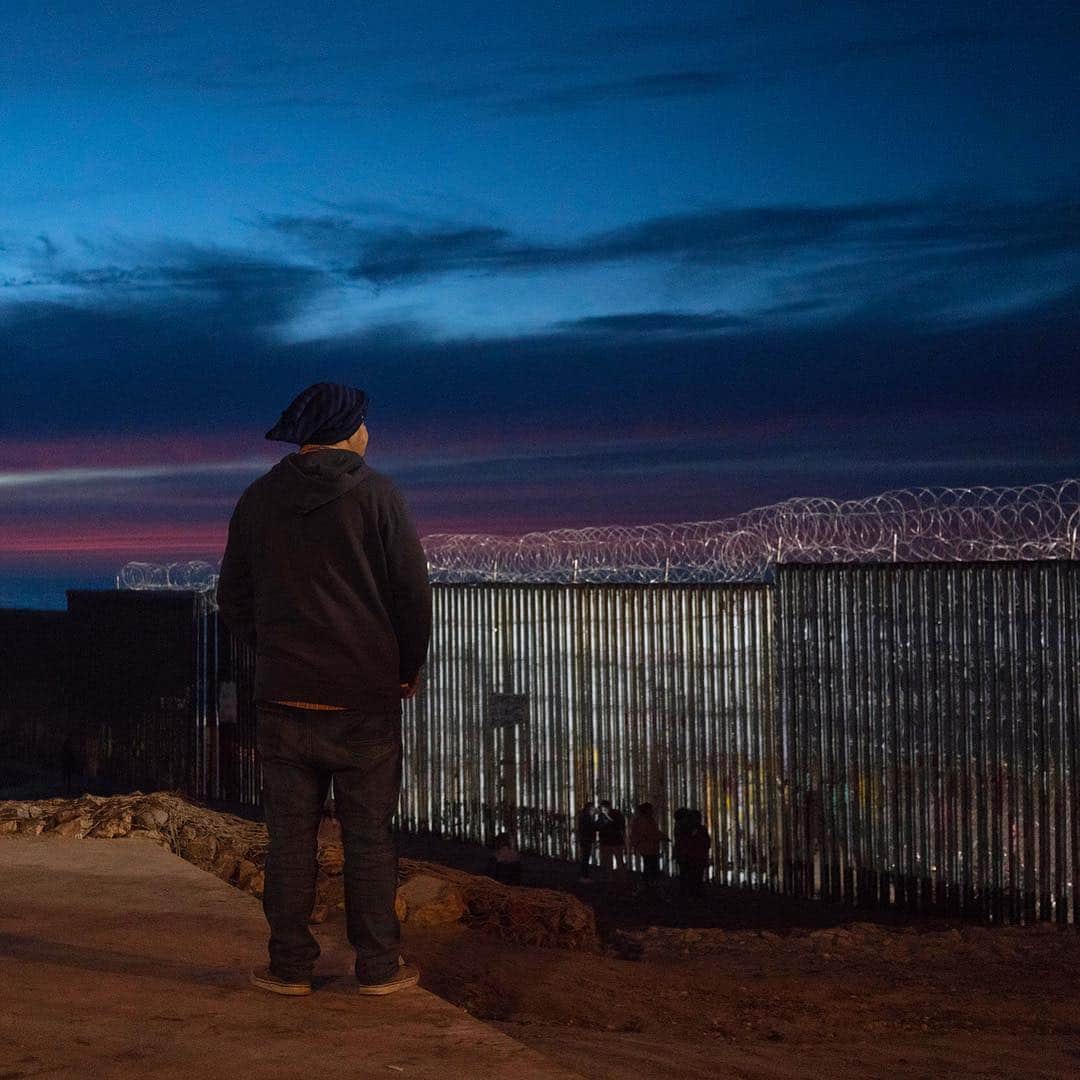 NBC Newsさんのインスタグラム写真 - (NBC NewsInstagram)「Albert, a Honduran migrant, had prayed for the day his number would be called and he would finally enter the US, safe from the criminals who had pursued him in retaliation for his testimony in a robbery case. His hopes were dashed in early February, when he was told that despite having passed the initial interview of the #asylum process, he would have to wait in #Tijuana for a court date. . “When the officer told me I was going back, I felt like I was dying,” he said. Albert is one of many #migrants trapped in Tijuana, facing a long, dangerous wait to claim asylum. Click the link in our bio for more of their stories. . 📷 @cossioalejandro / @nbcnews」3月19日 4時20分 - nbcnews