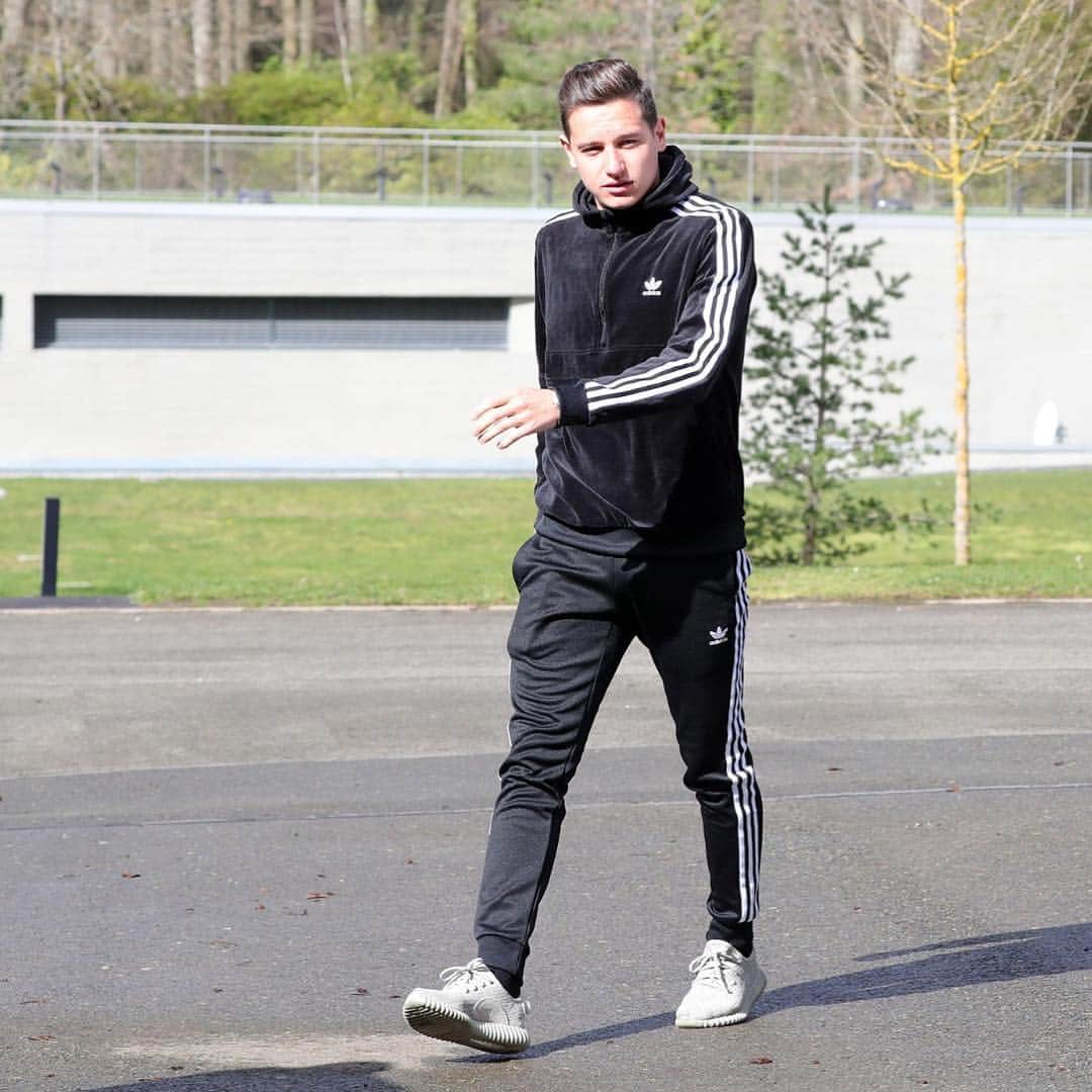 フロリアン・トヴァンのインスタグラム：「📍Clairefontaine @equipedefrance @adidasoriginals」