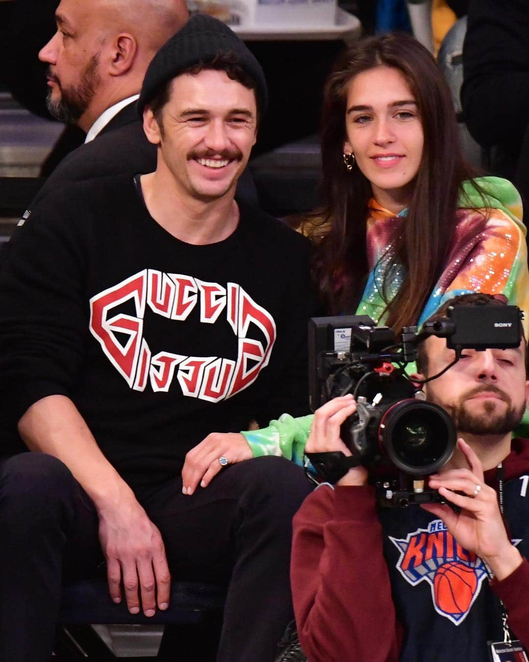 Just Jaredさんのインスタグラム写真 - (Just JaredInstagram)「James Franco with girlfriend Isabel Pakzad sitting courtside at the @nyknicks game! See more on JustJared.com #JamesFranco #IsabelPakzad Photos: @gettyimages」3月19日 4時25分 - justjared