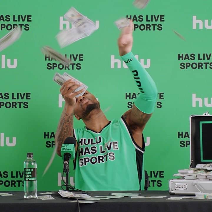 デイミアン・リラードのインスタグラム：「‪Making money playing ball takes hard work. Making money for saying #huluhaslivesports is easy. 💸 #huluhaslivesports #hulusellout #dameDOLLA #ink4cash #hulusellouts #ad @hulu ‬」