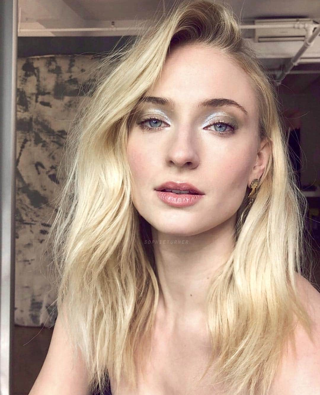 ソフィー・ターナーさんのインスタグラム写真 - (ソフィー・ターナーInstagram)「@sophiet by @cwoodhair 😍 💄 by @quinnmurphy」3月19日 5時00分 - sophieturner