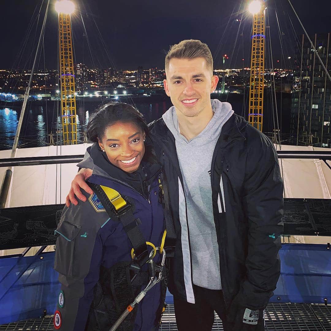 のインスタグラム：「Good to have you in London @simonebiles | Had a brilliant time climbing @theo2london ahead of @superstarsofgymnastics this Saturday!!」