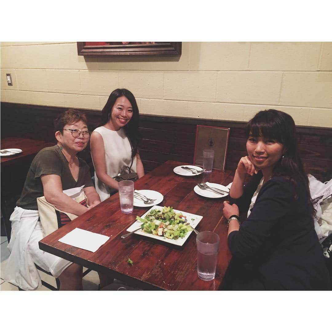 中津悠希のインスタグラム：「大好きなDAGON🍴🌴💕ティーリーフサラダおいしい🥗😊🥗 #hawaii #ハワイ #family #trip #dagon #dinner #ミャンマー料理」